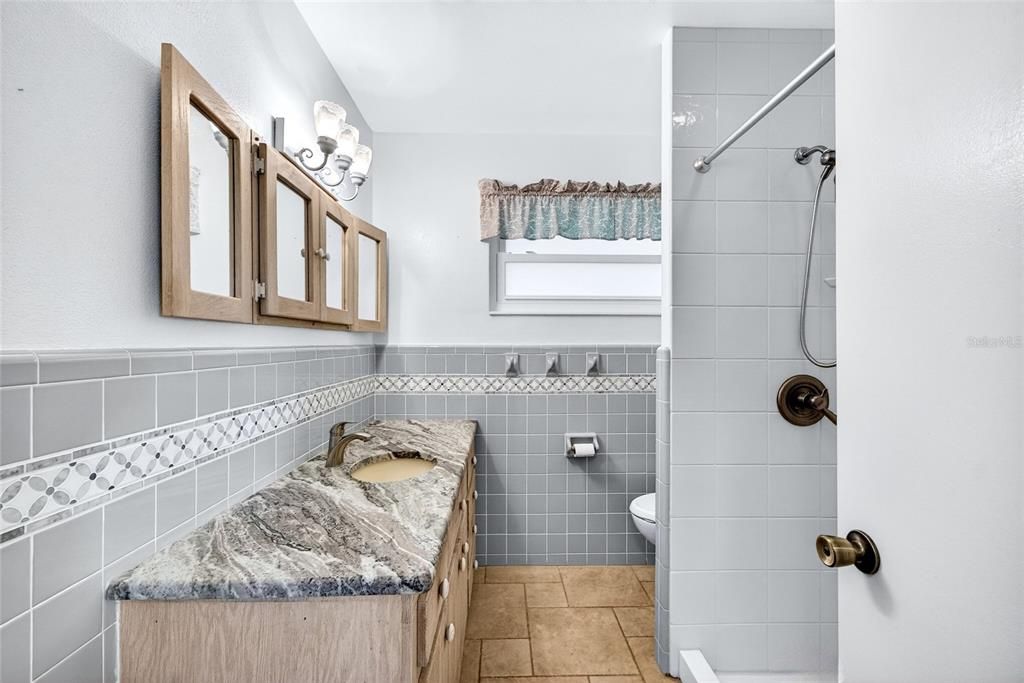 Activo con contrato: $450,000 (3 camas, 2 baños, 1662 Pies cuadrados)