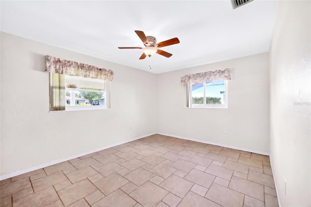 Activo con contrato: $450,000 (3 camas, 2 baños, 1662 Pies cuadrados)