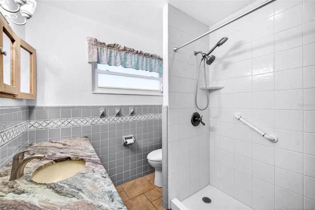 Activo con contrato: $450,000 (3 camas, 2 baños, 1662 Pies cuadrados)