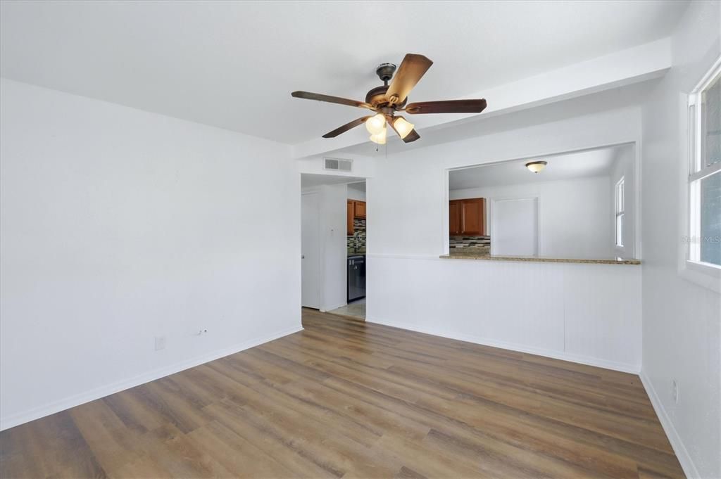 В аренду: $2,295 (4 спален, 2 ванн, 1419 Квадратных фут)