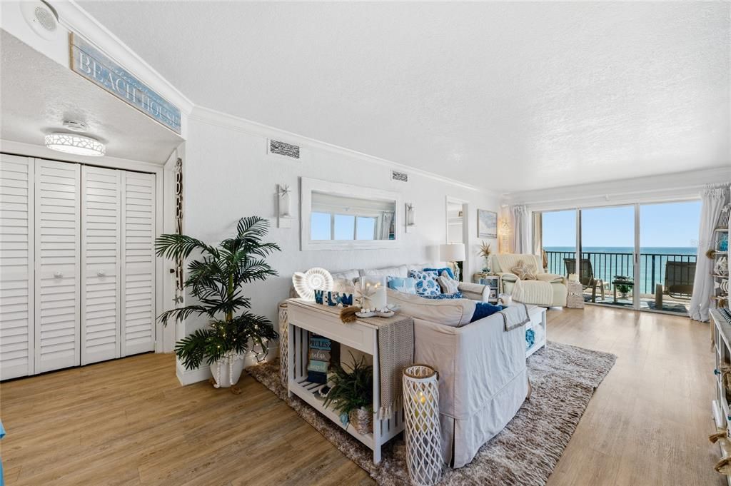 For Sale: $624,900 (2 beds, 2 baths, 1112 Square Feet)