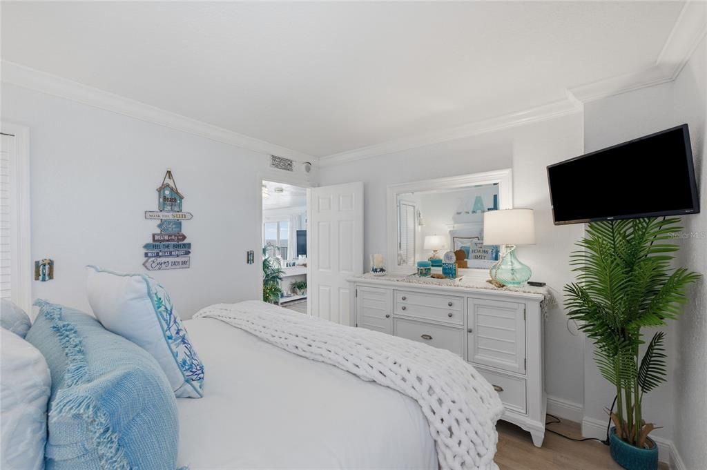 For Sale: $624,900 (2 beds, 2 baths, 1112 Square Feet)