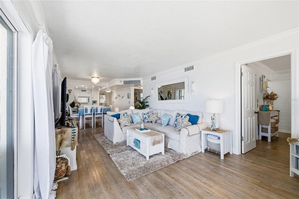 For Sale: $624,900 (2 beds, 2 baths, 1112 Square Feet)