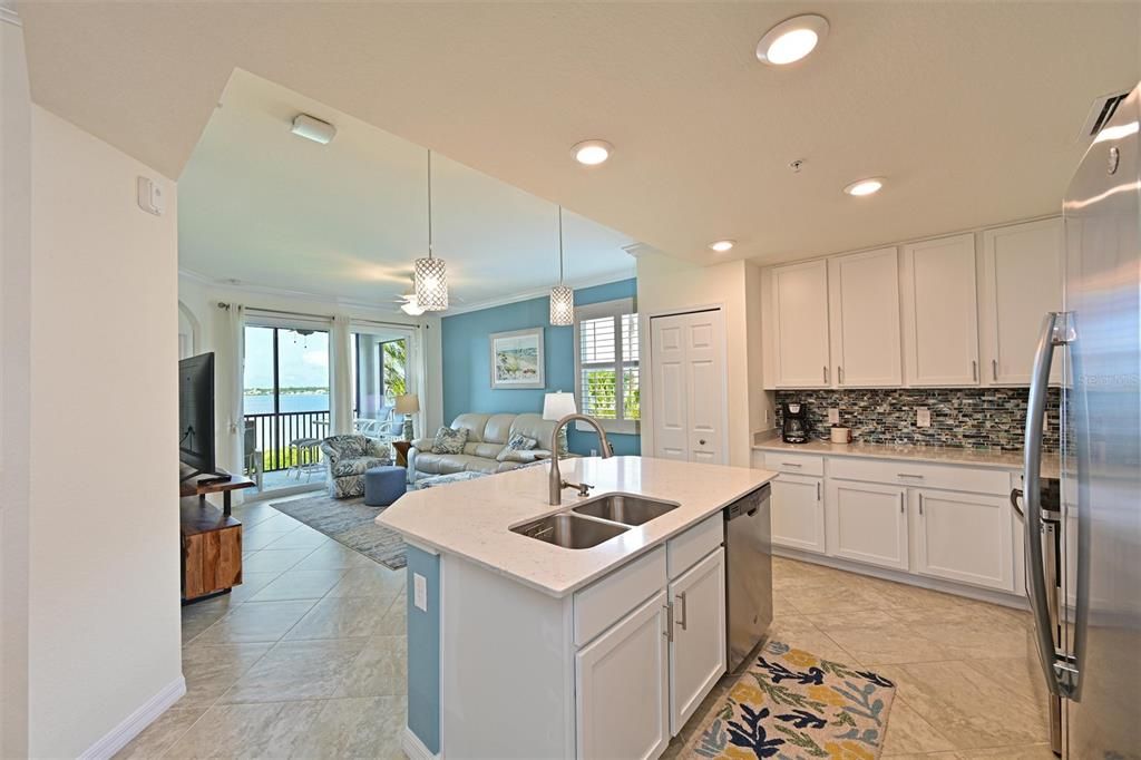 Active With Contract: $425,000 (3 beds, 2 baths, 1302 Square Feet)