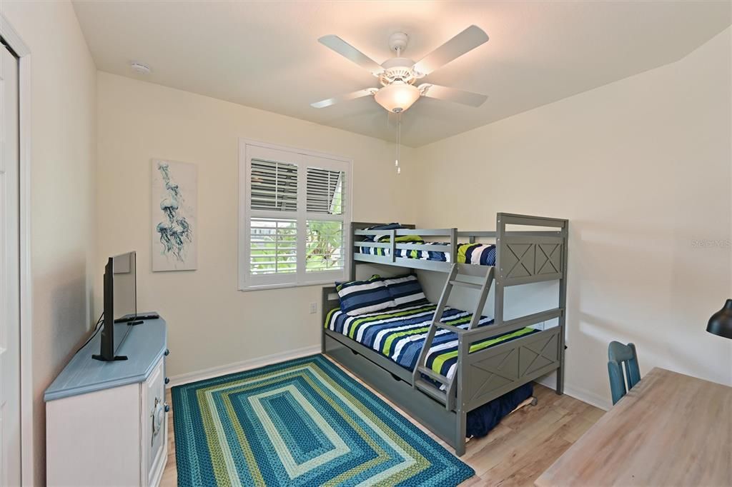 Active With Contract: $425,000 (3 beds, 2 baths, 1302 Square Feet)