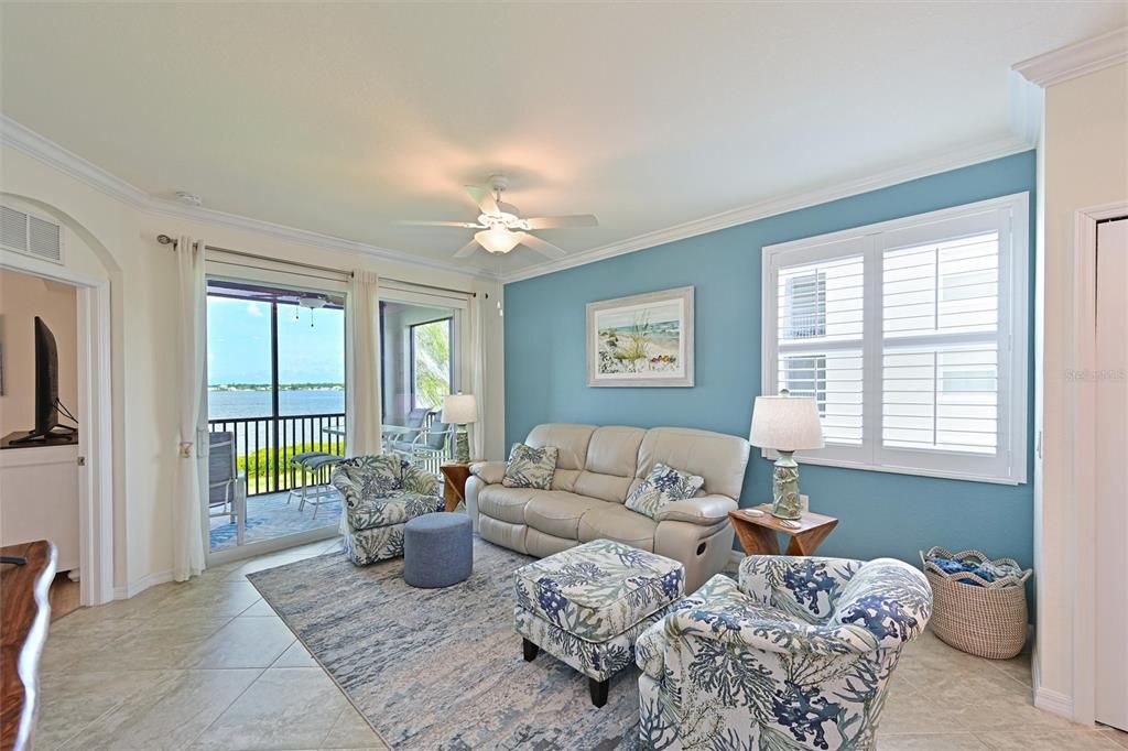 Active With Contract: $425,000 (3 beds, 2 baths, 1302 Square Feet)