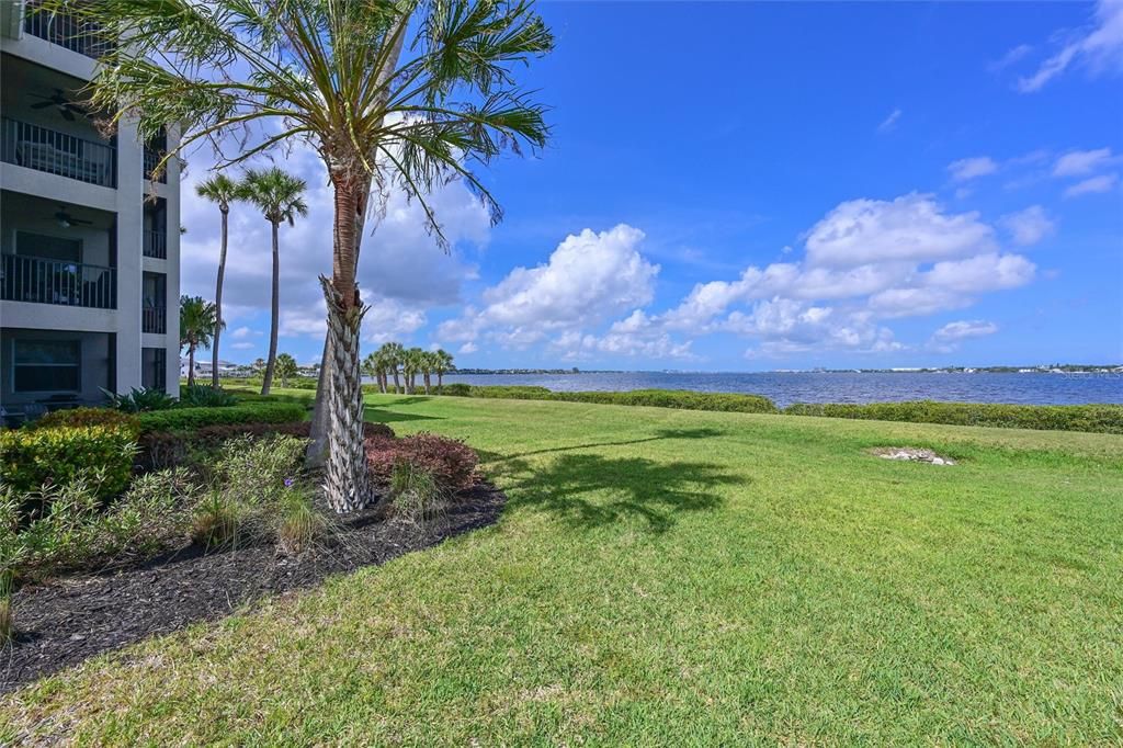Active With Contract: $425,000 (3 beds, 2 baths, 1302 Square Feet)
