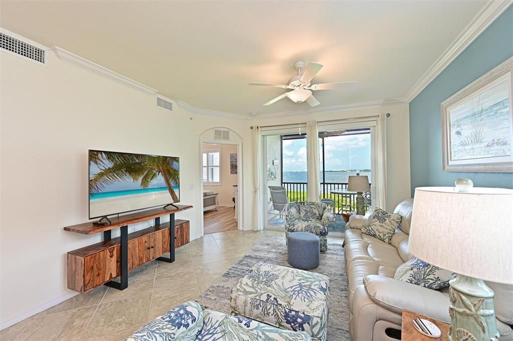 Active With Contract: $425,000 (3 beds, 2 baths, 1302 Square Feet)