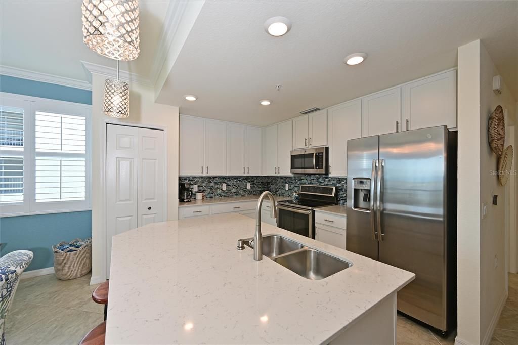 Active With Contract: $425,000 (3 beds, 2 baths, 1302 Square Feet)