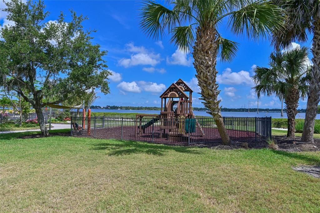 Active With Contract: $425,000 (3 beds, 2 baths, 1302 Square Feet)