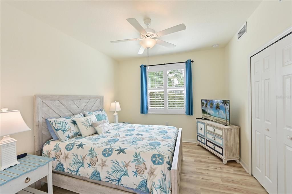 Active With Contract: $425,000 (3 beds, 2 baths, 1302 Square Feet)