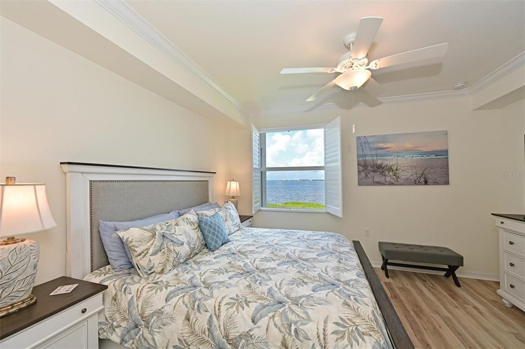 Active With Contract: $425,000 (3 beds, 2 baths, 1302 Square Feet)