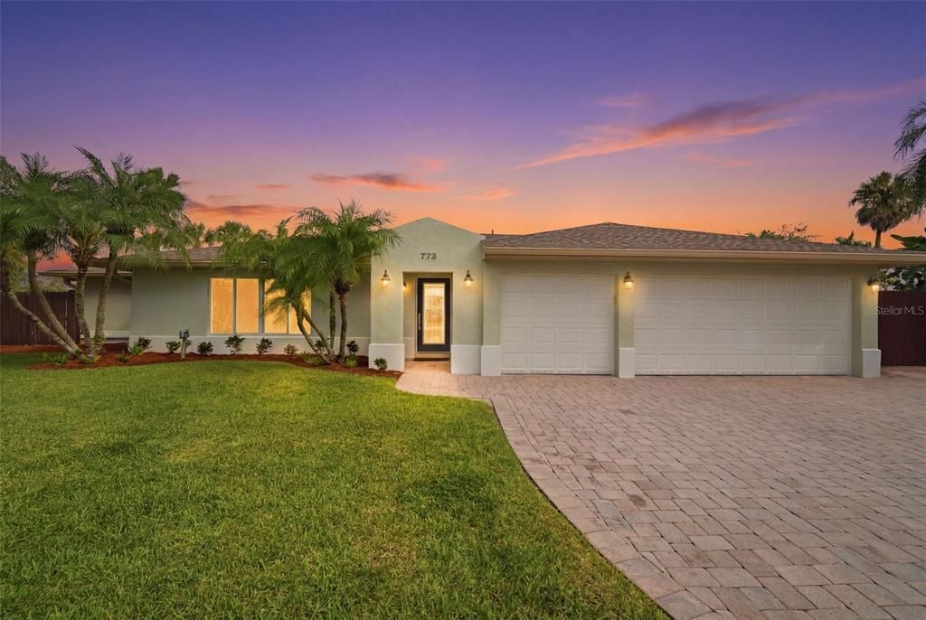 Active With Contract: $799,900 (3 beds, 2 baths, 1929 Square Feet)