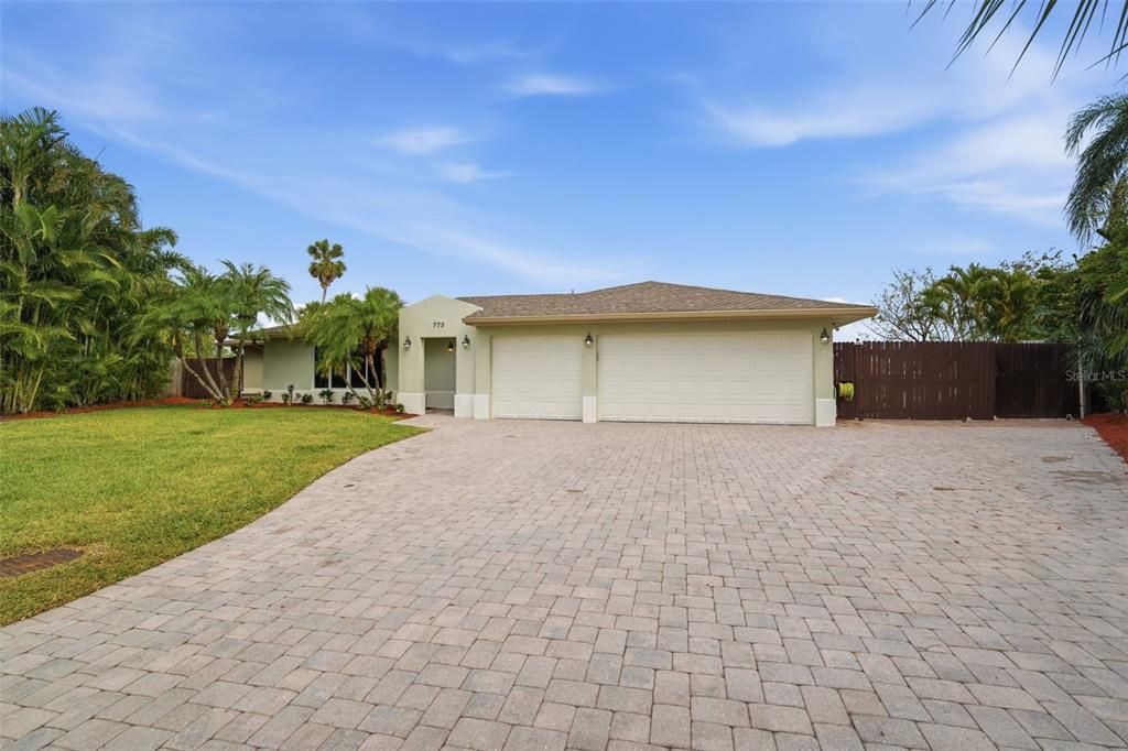 Active With Contract: $799,900 (3 beds, 2 baths, 1929 Square Feet)