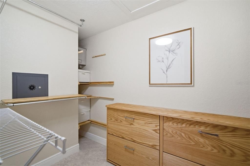 Active With Contract: $799,900 (3 beds, 2 baths, 1929 Square Feet)