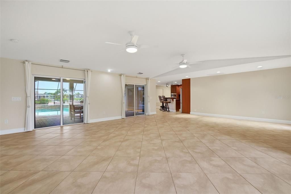 Active With Contract: $799,900 (3 beds, 2 baths, 1929 Square Feet)