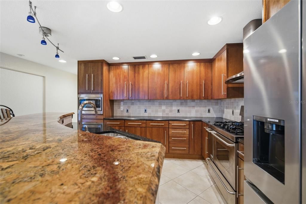 Active With Contract: $799,900 (3 beds, 2 baths, 1929 Square Feet)