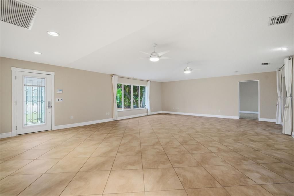 Active With Contract: $799,900 (3 beds, 2 baths, 1929 Square Feet)
