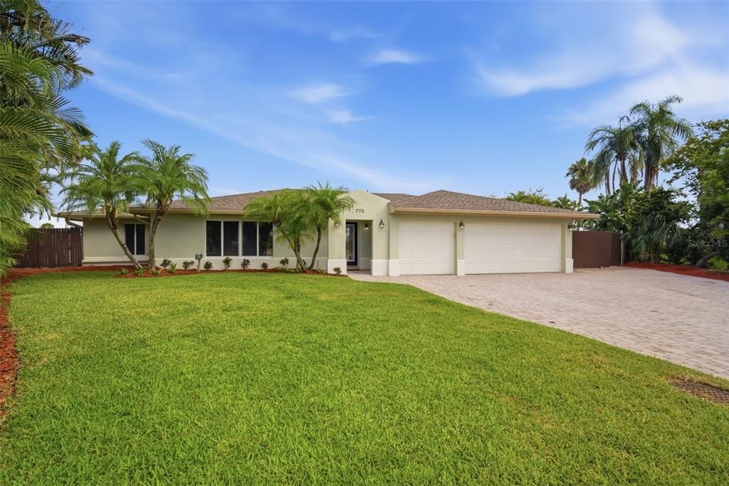 Active With Contract: $799,900 (3 beds, 2 baths, 1929 Square Feet)