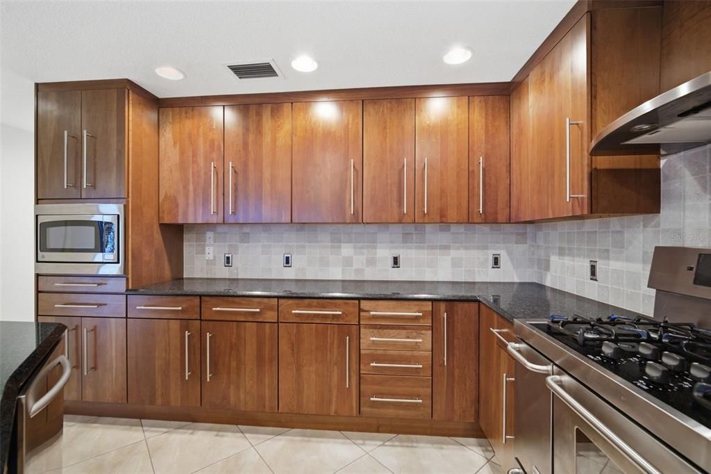 Active With Contract: $799,900 (3 beds, 2 baths, 1929 Square Feet)