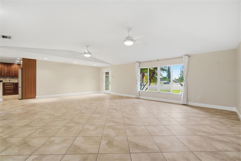 Active With Contract: $799,900 (3 beds, 2 baths, 1929 Square Feet)