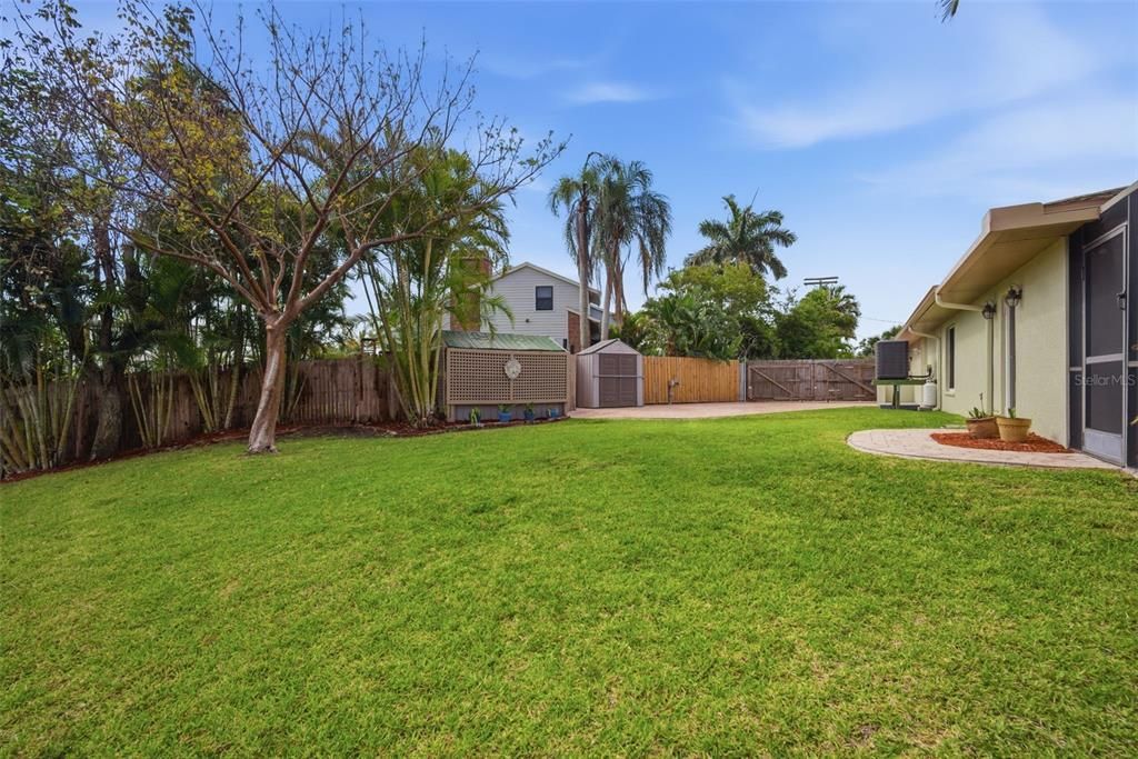 Active With Contract: $799,900 (3 beds, 2 baths, 1929 Square Feet)