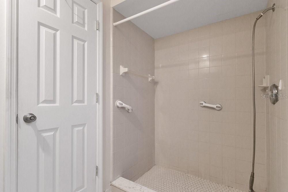 Activo con contrato: $280,000 (2 camas, 2 baños, 1204 Pies cuadrados)