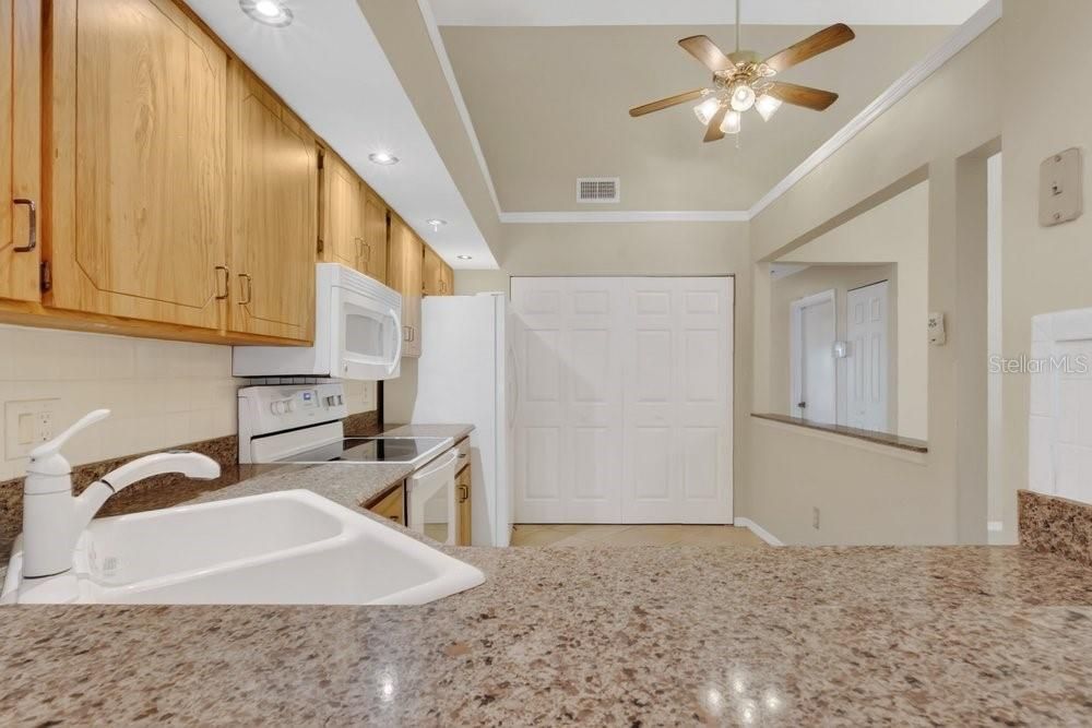 Activo con contrato: $280,000 (2 camas, 2 baños, 1204 Pies cuadrados)