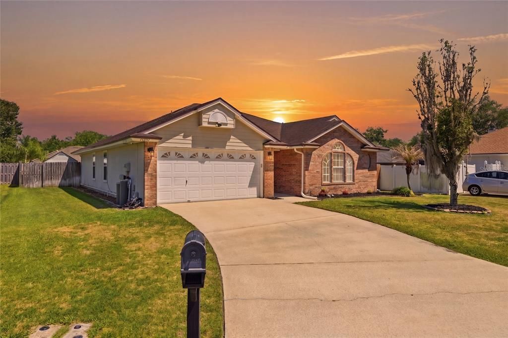 For Sale: $470,000 (4 beds, 2 baths, 1910 Square Feet)