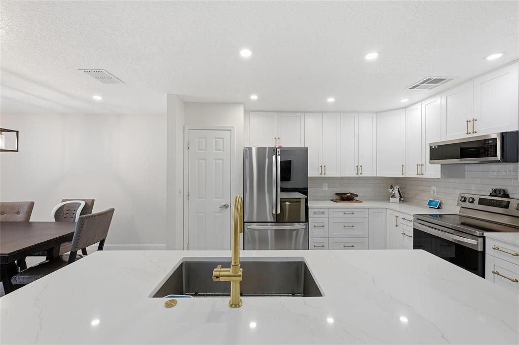 For Sale: $470,000 (4 beds, 2 baths, 1910 Square Feet)