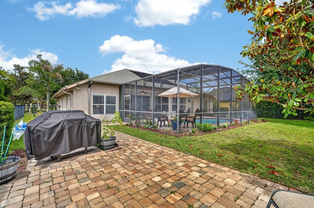 Active With Contract: $559,000 (3 beds, 2 baths, 1931 Square Feet)
