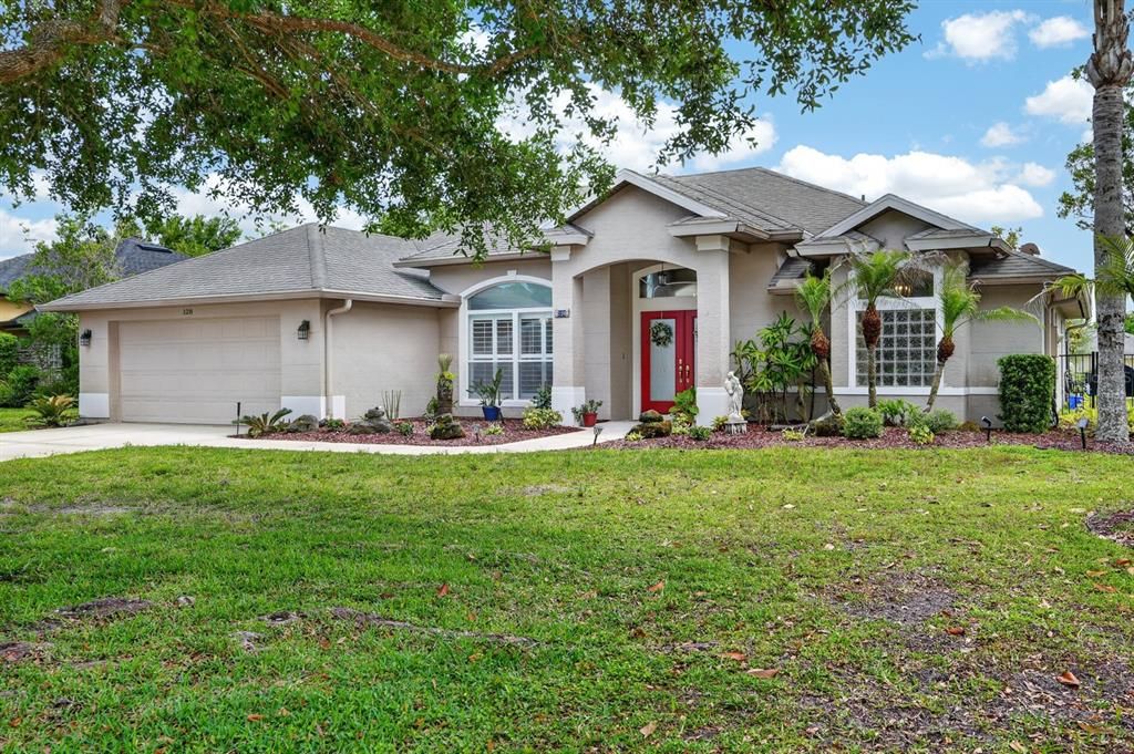 Active With Contract: $559,000 (3 beds, 2 baths, 1931 Square Feet)