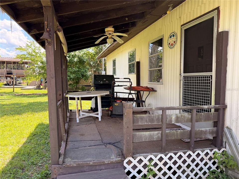For Sale: $159,000 (3 beds, 2 baths, 960 Square Feet)