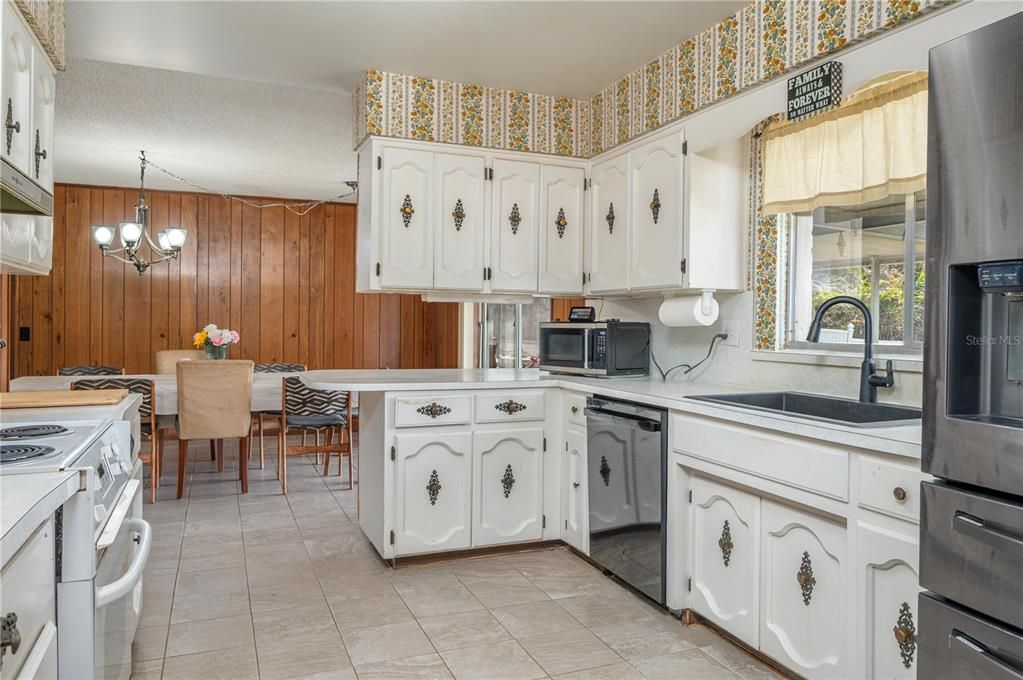 На продажу: $319,900 (3 спален, 2 ванн, 1728 Квадратных фут)