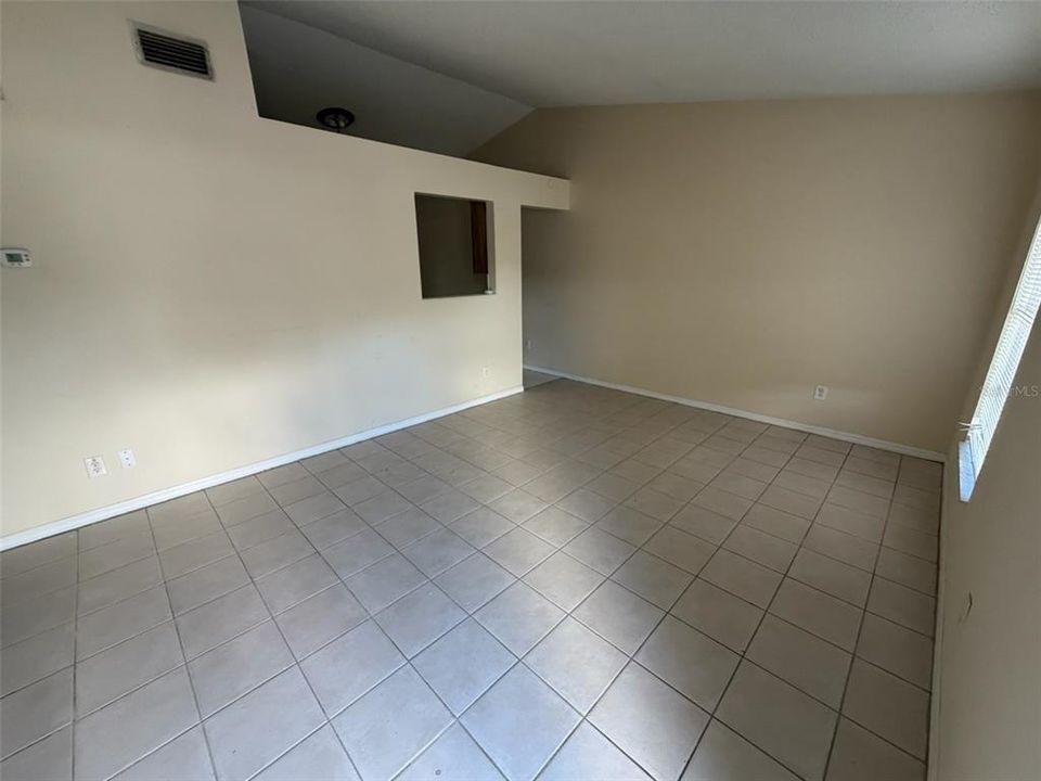 For Rent: $1,525 (2 beds, 2 baths, 880 Square Feet)