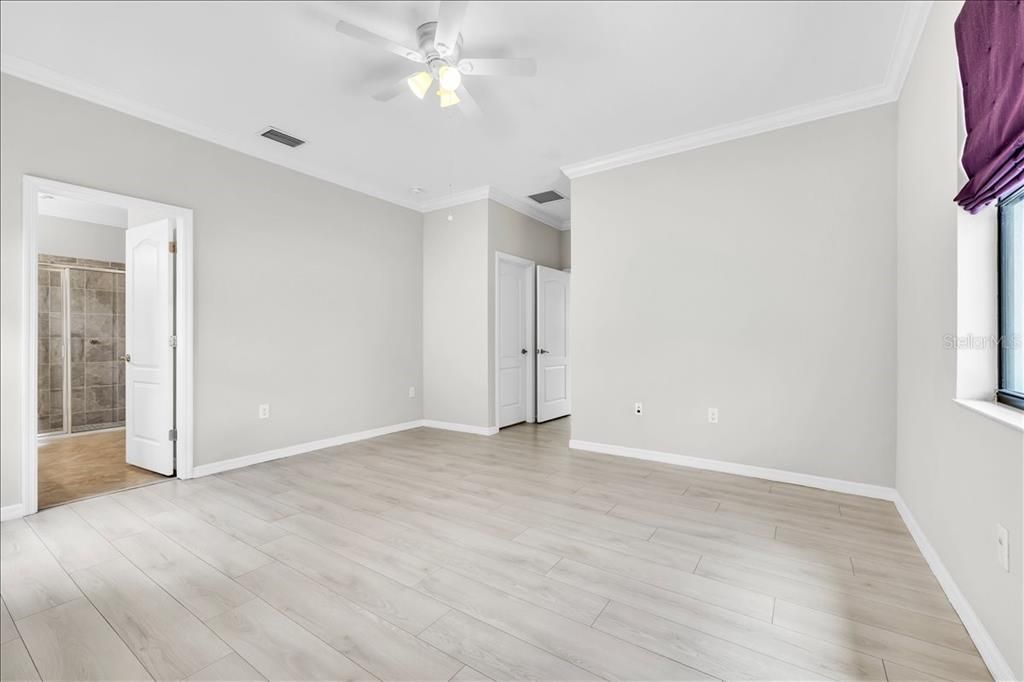 Activo con contrato: $550,000 (4 camas, 3 baños, 2025 Pies cuadrados)