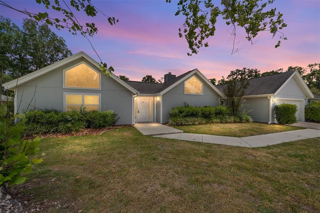 合同活跃: $299,900 (3 贝兹, 2 浴室, 1648 平方英尺)