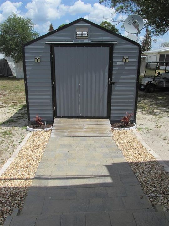 На продажу: $72,000 (0.09 acres)