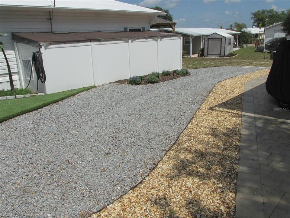 На продажу: $72,000 (0.09 acres)
