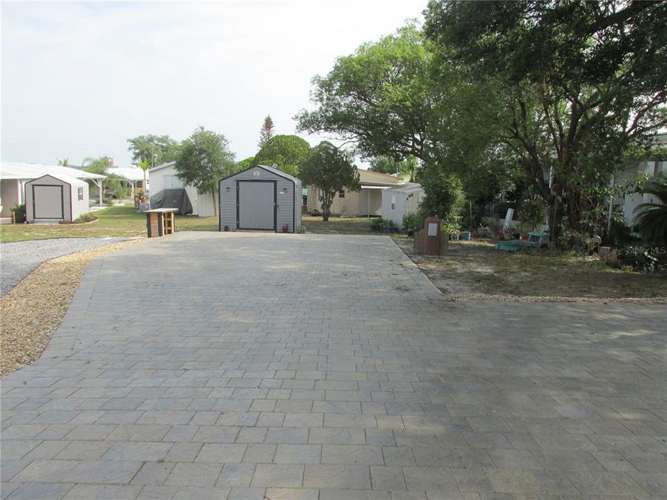 На продажу: $72,000 (0.09 acres)