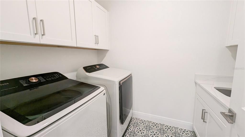 For Rent: $6,000 (6 beds, 5 baths, 3282 Square Feet)