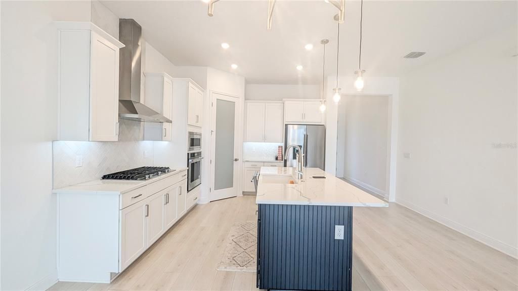 For Rent: $6,000 (6 beds, 5 baths, 3282 Square Feet)