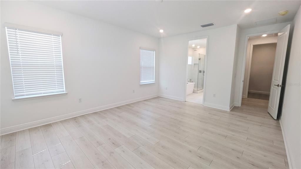 For Rent: $6,000 (6 beds, 5 baths, 3282 Square Feet)
