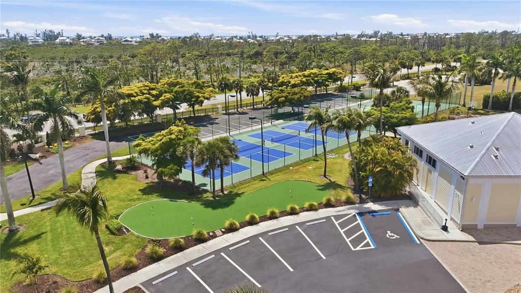 На продажу: $240,000 (2 спален, 2 ванн, 903 Квадратных фут)