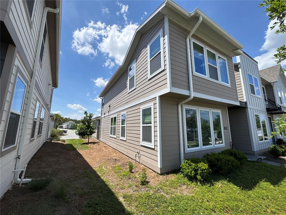 Active With Contract: $2,300 (3 beds, 2 baths, 1692 Square Feet)