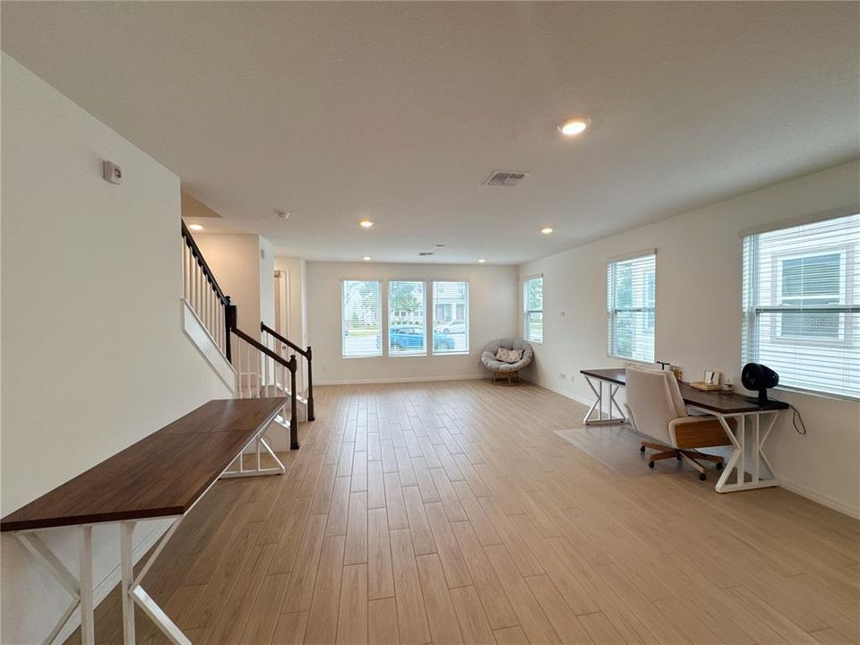 Active With Contract: $2,300 (3 beds, 2 baths, 1692 Square Feet)