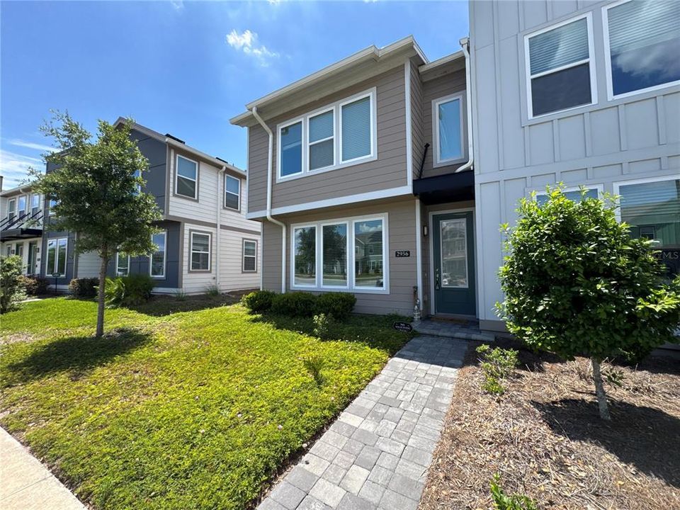Active With Contract: $2,300 (3 beds, 2 baths, 1692 Square Feet)