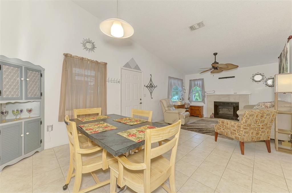 Active With Contract: $150,000 (2 beds, 2 baths, 912 Square Feet)