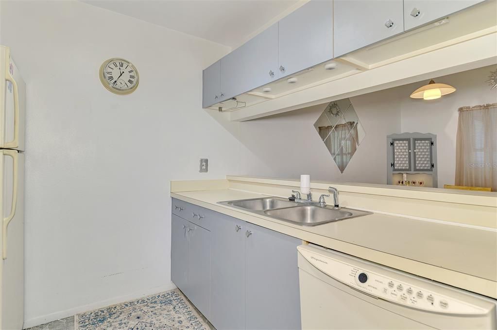 Active With Contract: $150,000 (2 beds, 2 baths, 912 Square Feet)