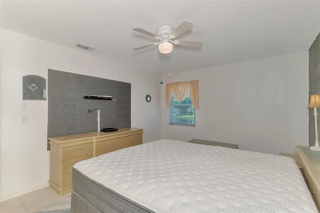 Active With Contract: $150,000 (2 beds, 2 baths, 912 Square Feet)